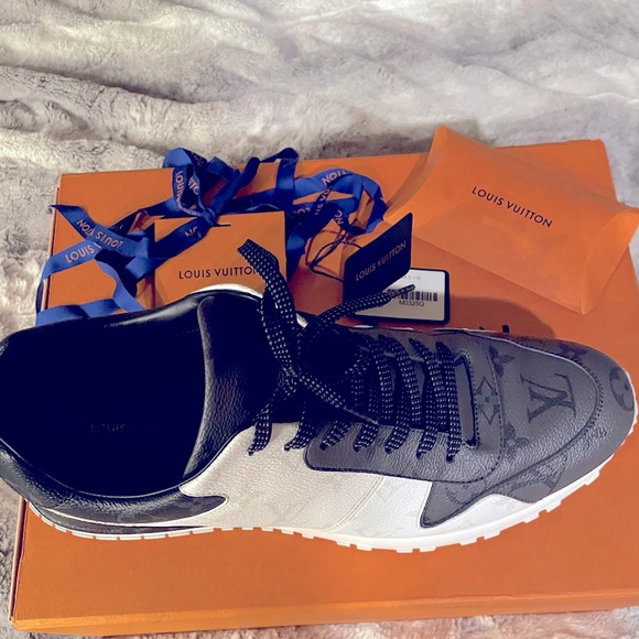 ***AUTHENTIC*** Louis Vuitton Run Away sneakers - Picture 7 of 11